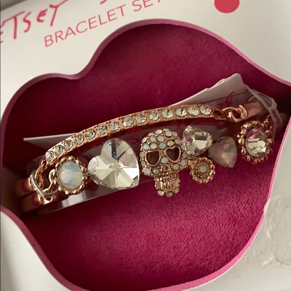 NWT BETSY JOHNSON Bracelet Set. - Picture 7 of 8